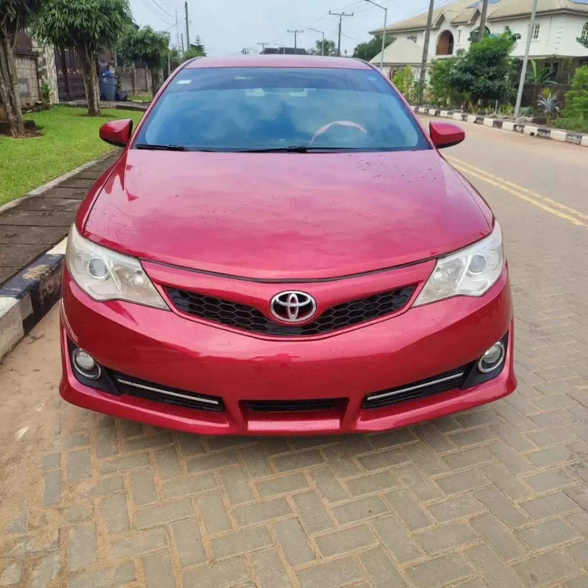 Toyota Camry   - 2014