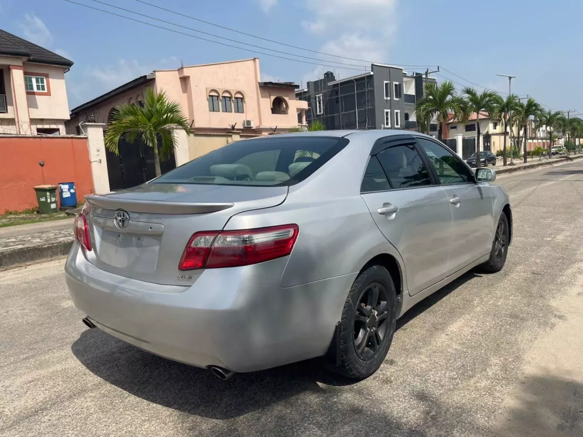 Toyota Camry   - 2009