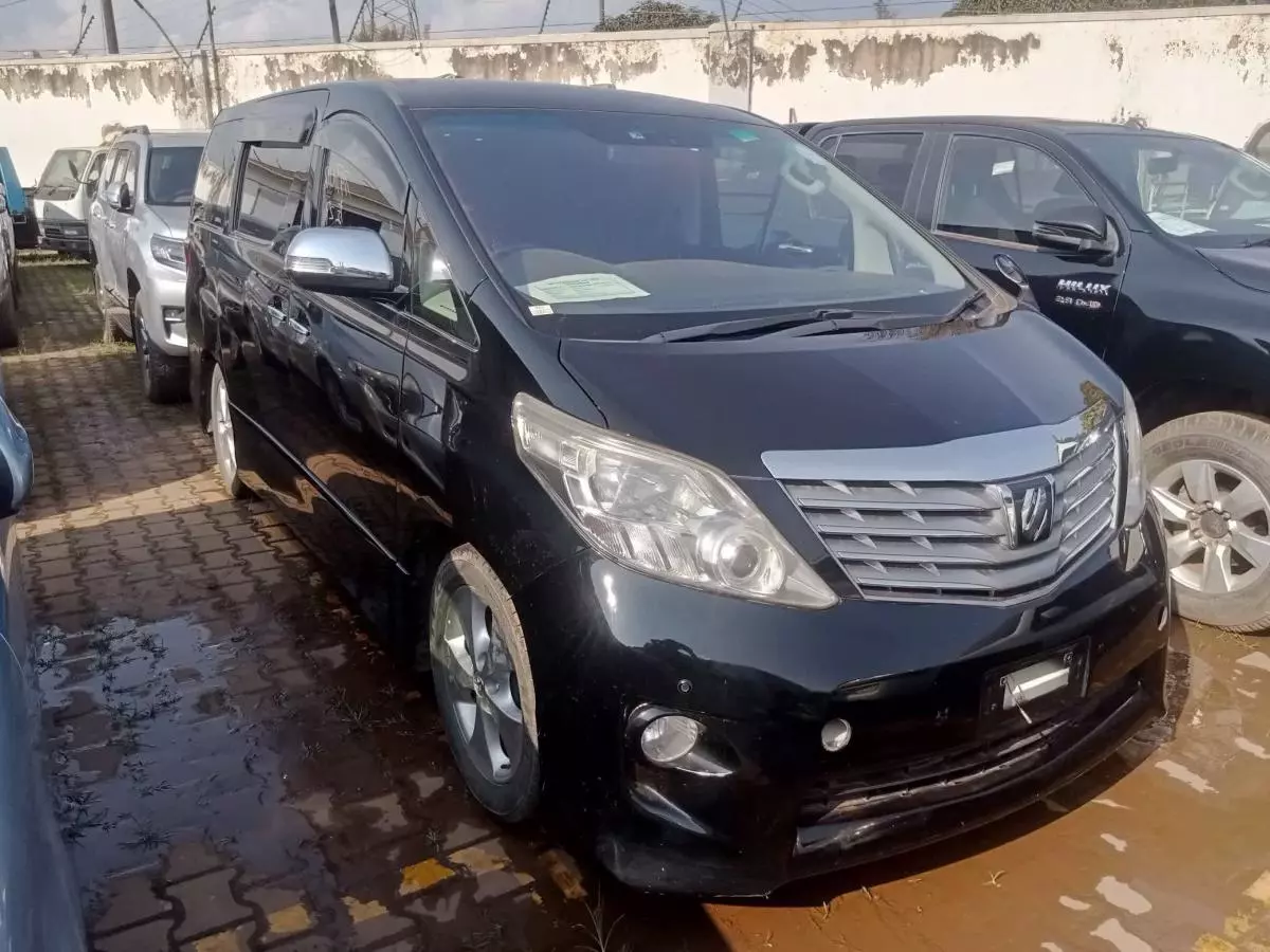 Toyota Alphard   - 2011