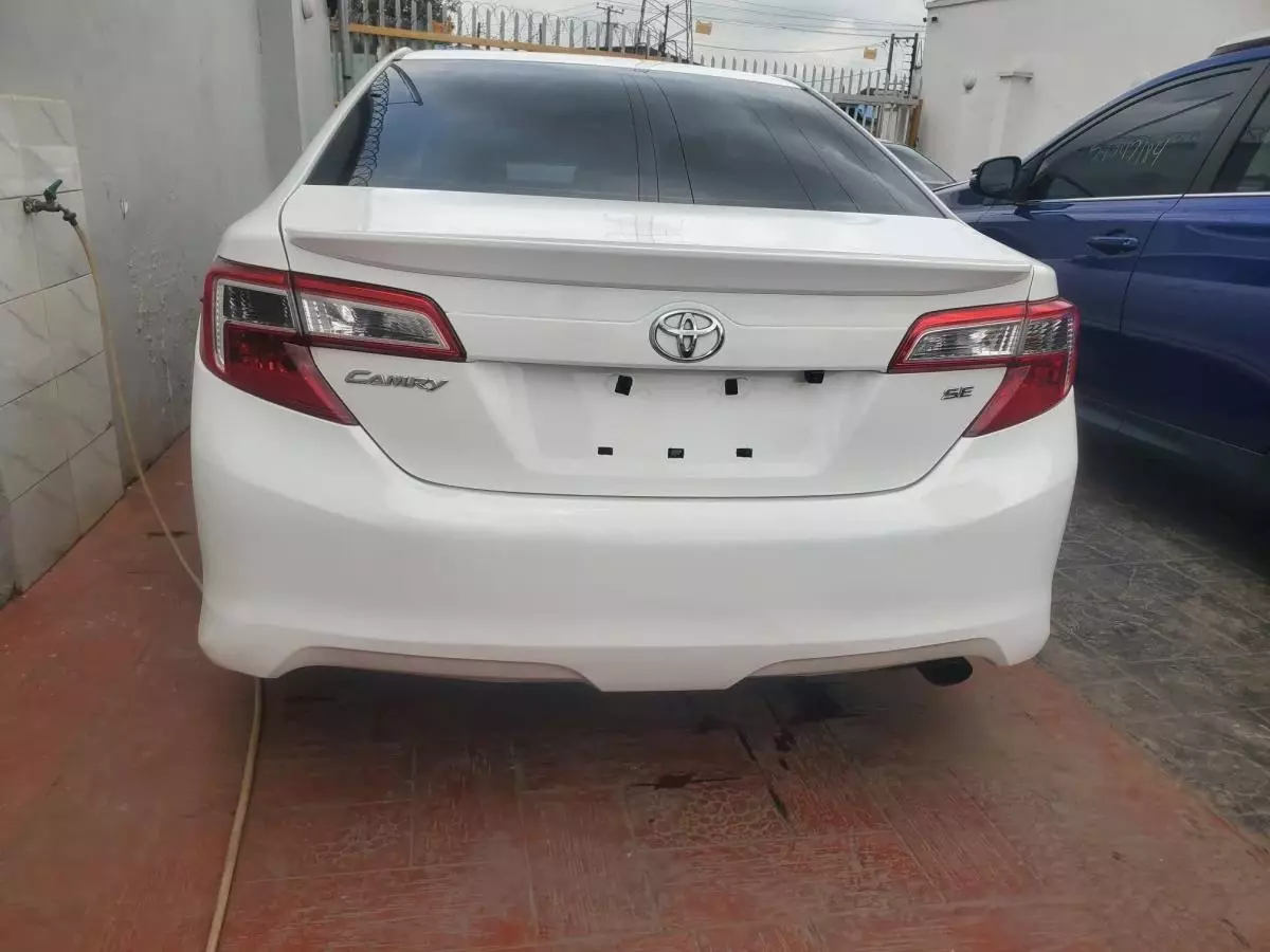 Toyota Camry   - 2013