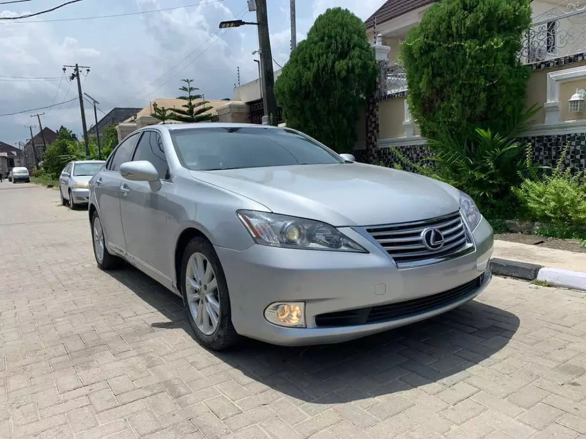 Lexus ES 350   - 2012