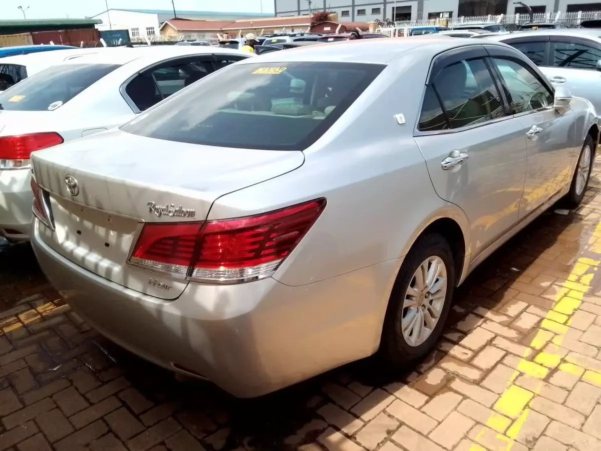 Toyota Crown   - 2014