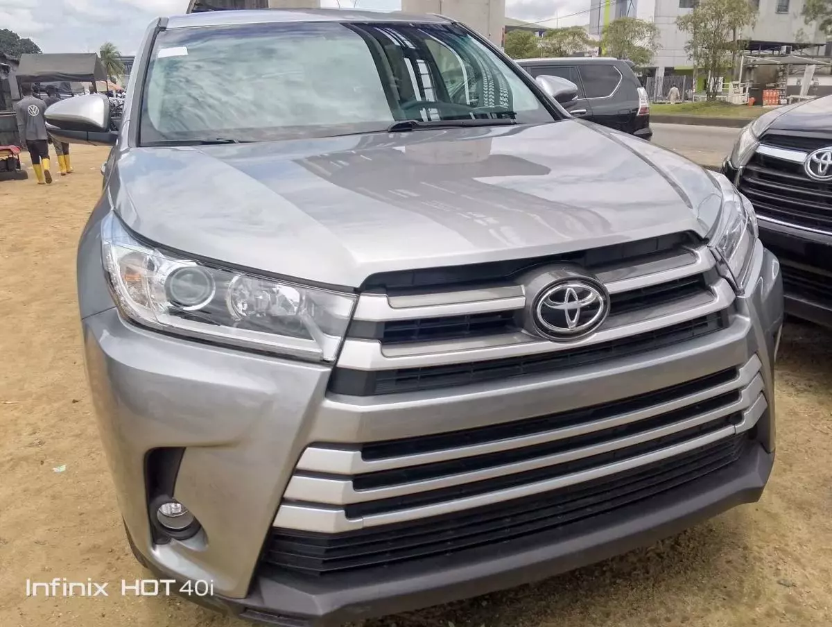 Toyota Highlander   - 2014