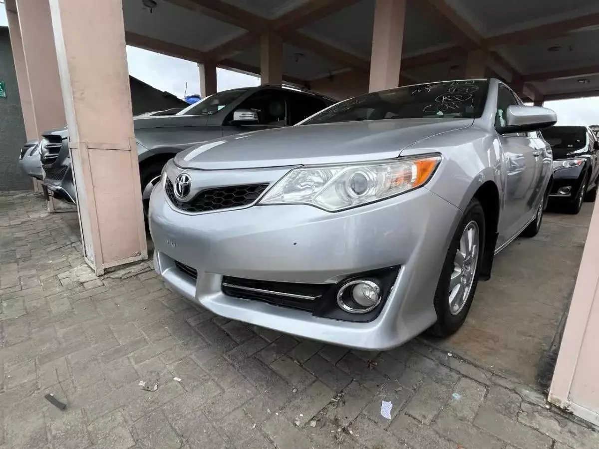 Toyota Camry   - 2014