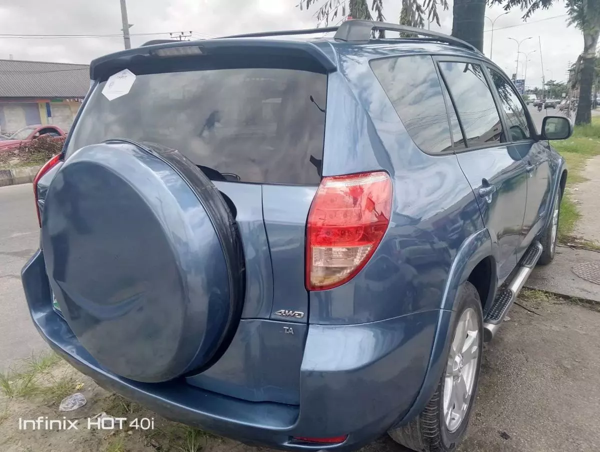 Toyota RAV 4   - 2006