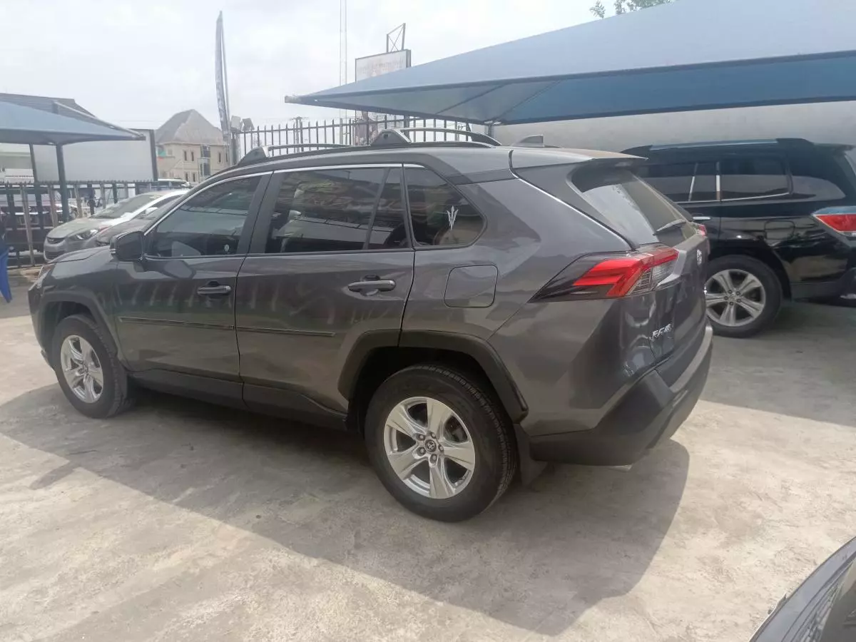 Toyota RAV 4   - 2019