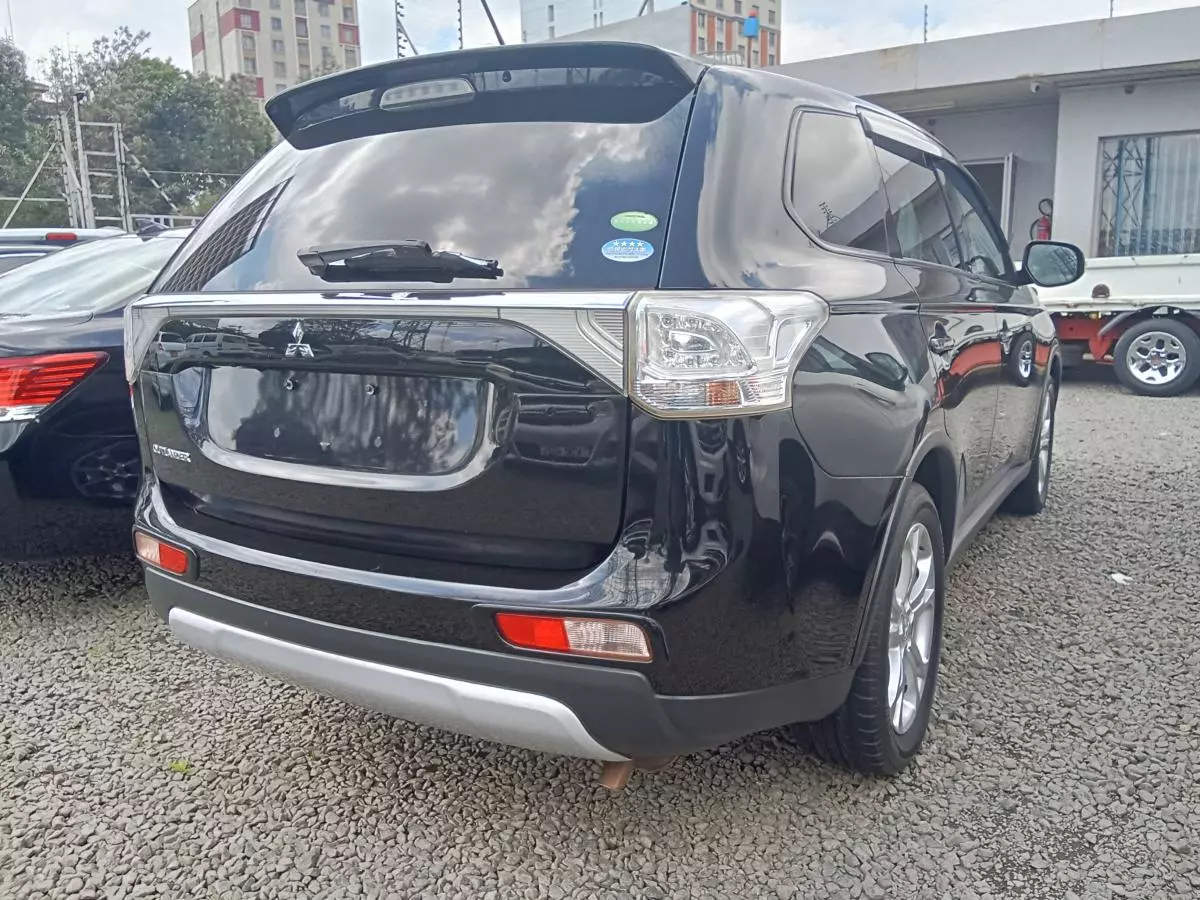 Mitsubishi Outlander GLX   - 2015