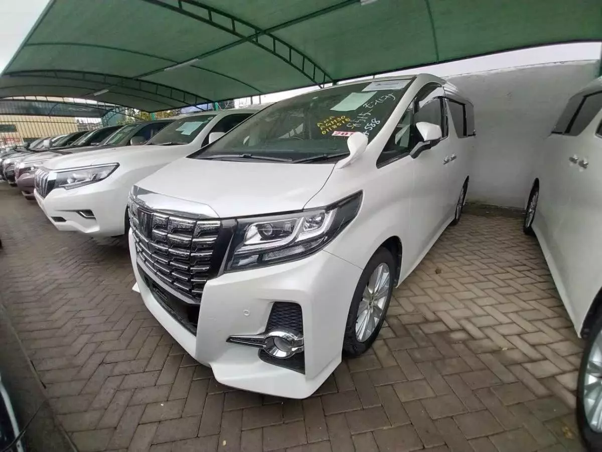 Toyota Alphard   - 2017