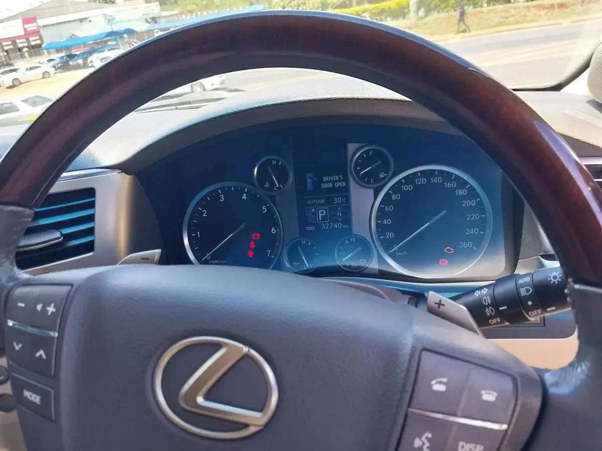 Lexus LX 570   - 2015