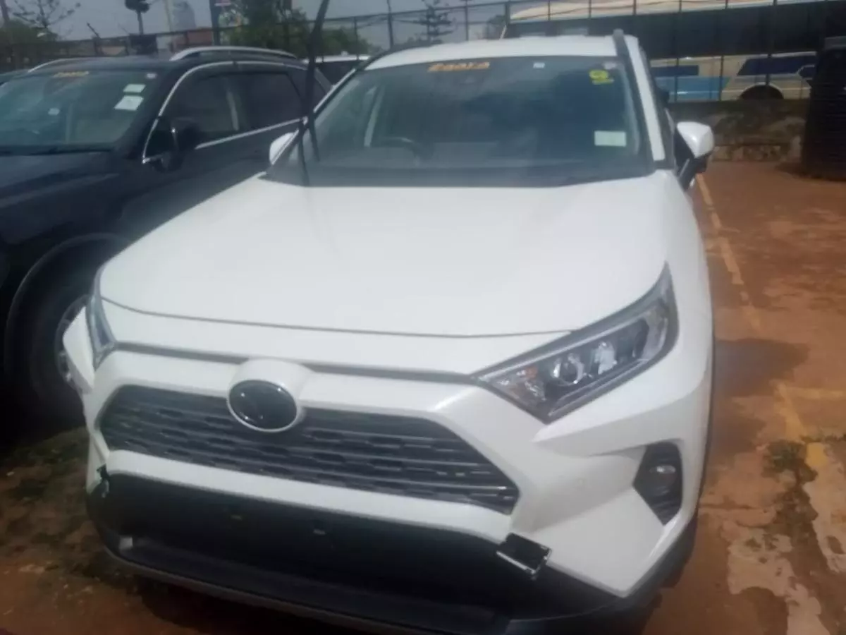 Toyota RAV 4   - 2019