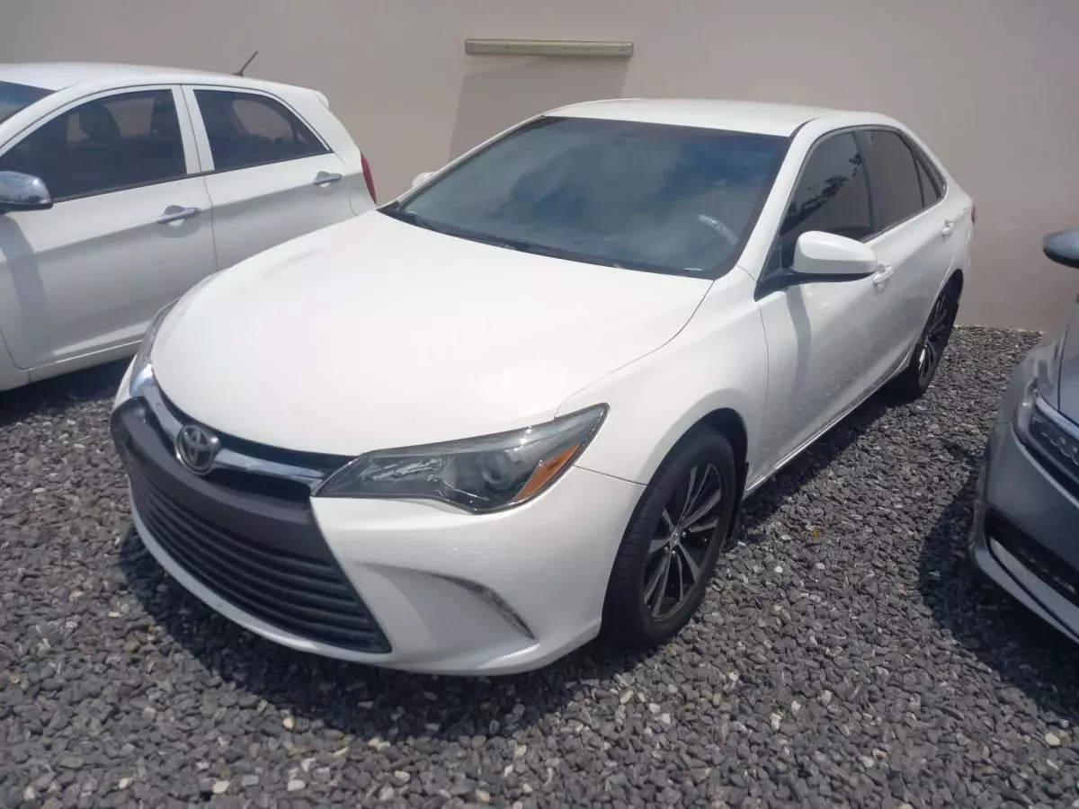 Toyota Camry   - 2016