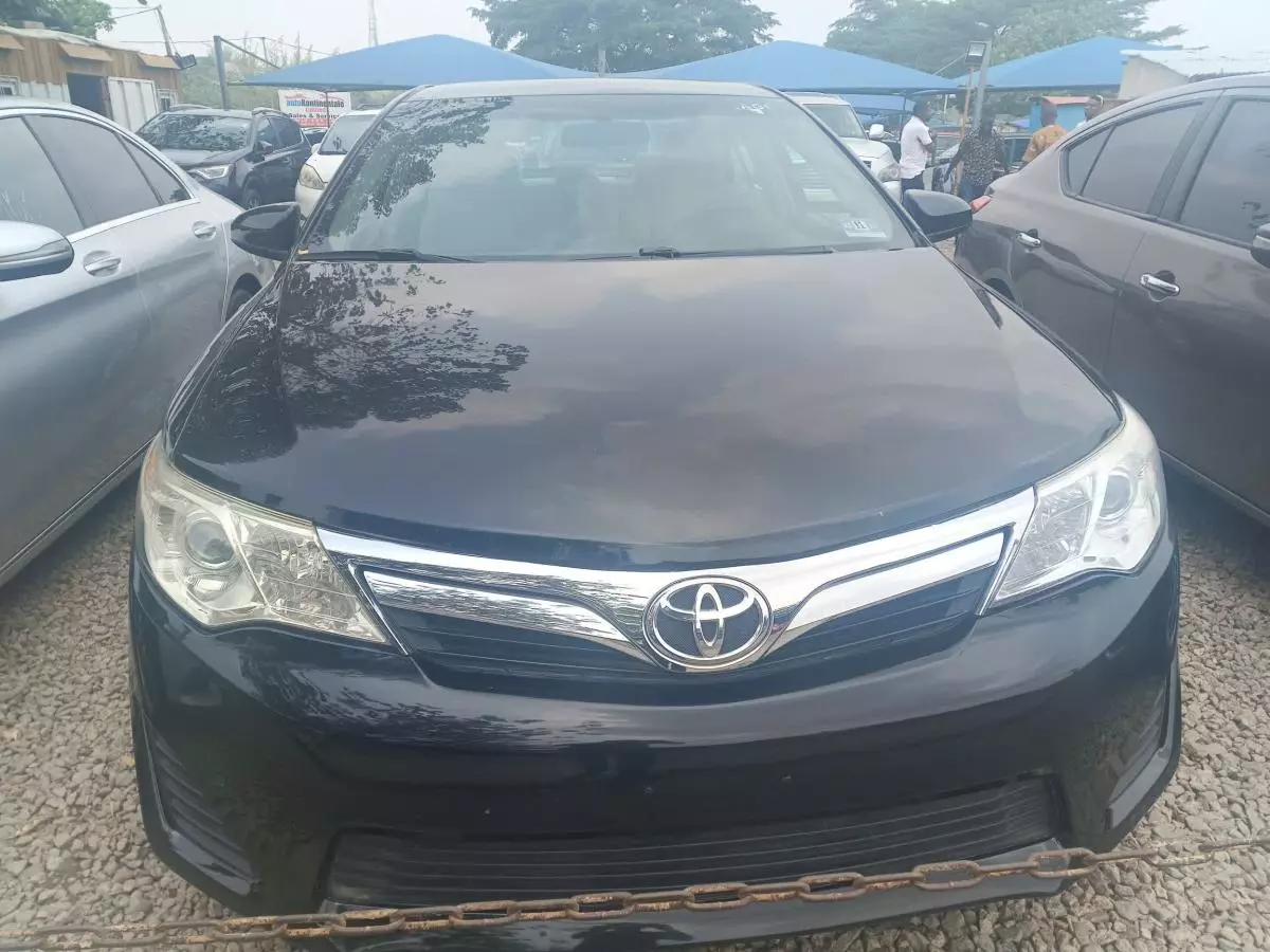 Toyota Camry   - 2012