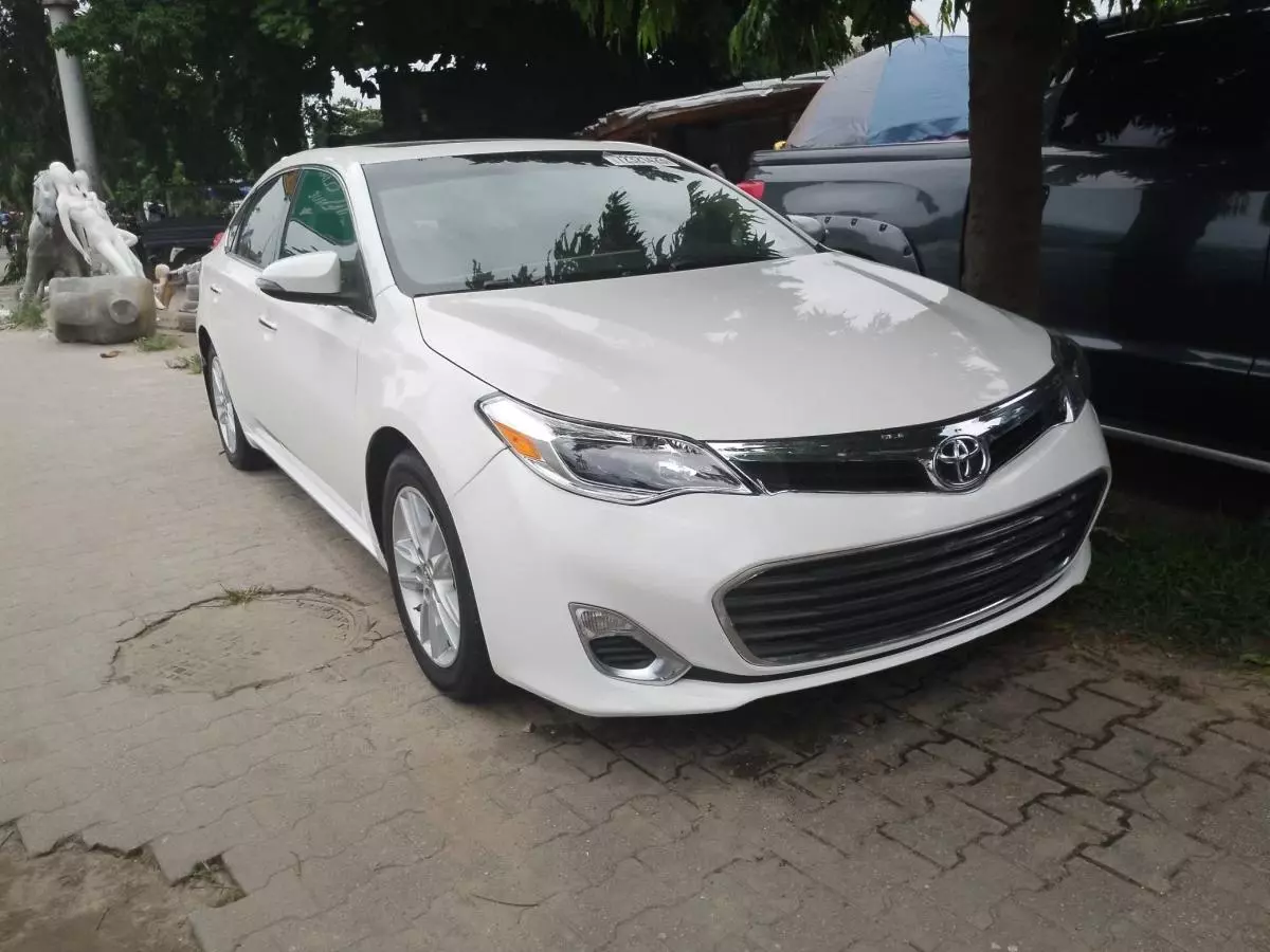 Toyota Avalon   - 2014