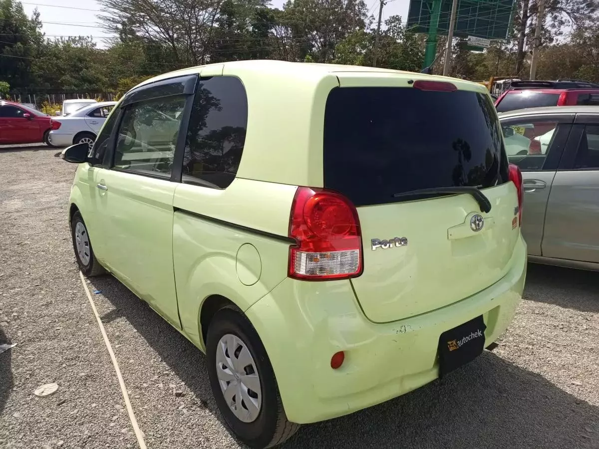 Toyota Porte - 2014