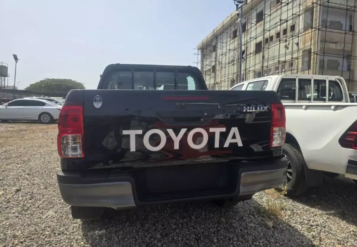 Toyota Hilux   - 2020