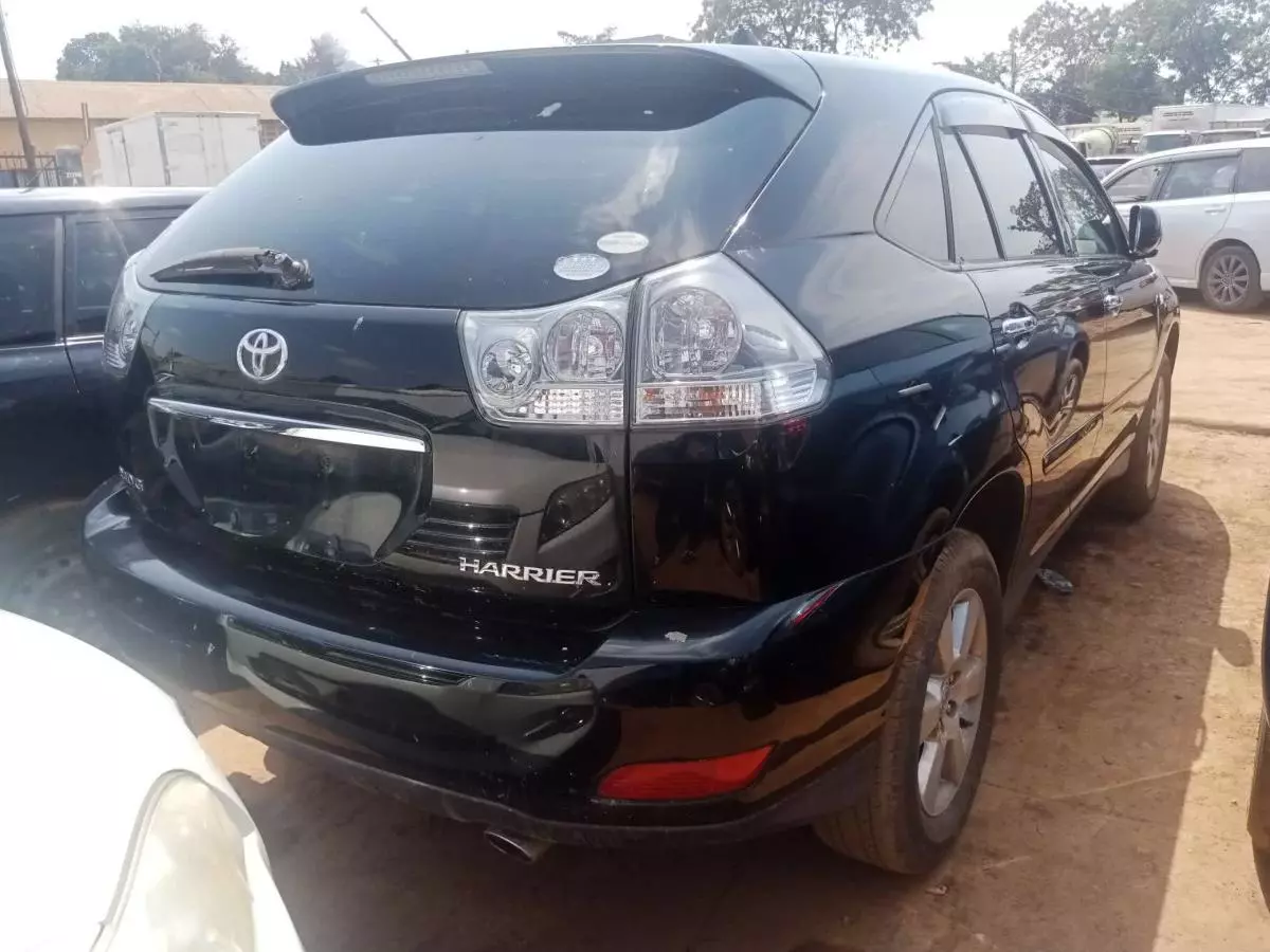 Toyota Harrier   - 2011