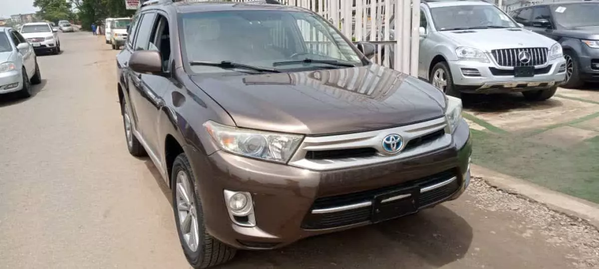 Toyota Highlander   - 2012