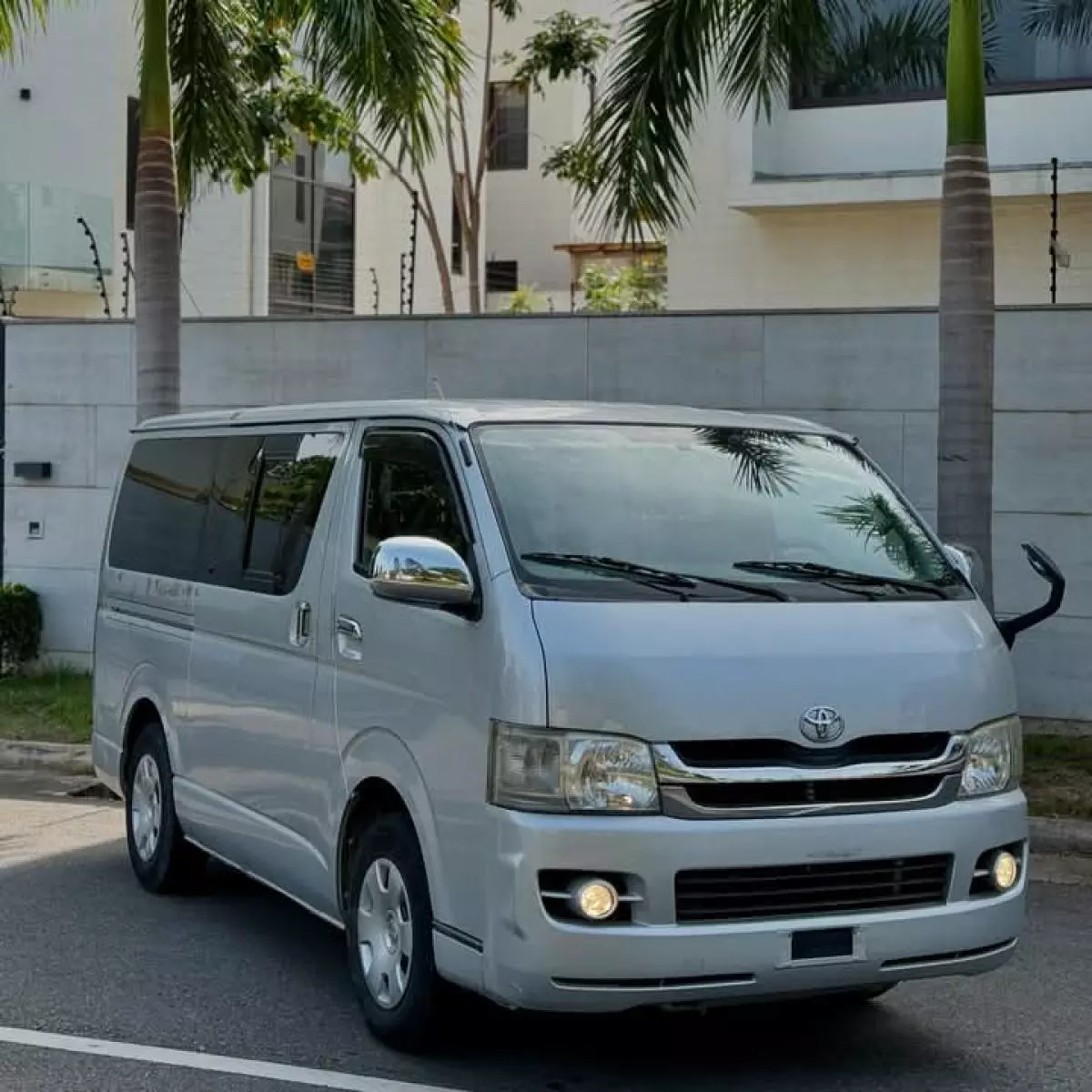 Toyota Hiace   - 2010