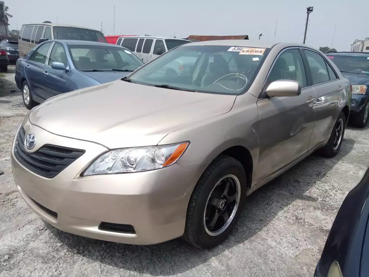 Toyota Camry   - 2008