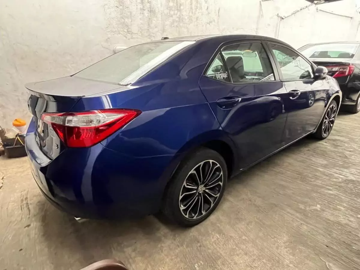 Toyota Corolla   - 2014