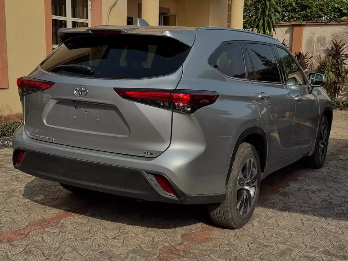 Toyota Highlander   - 2020