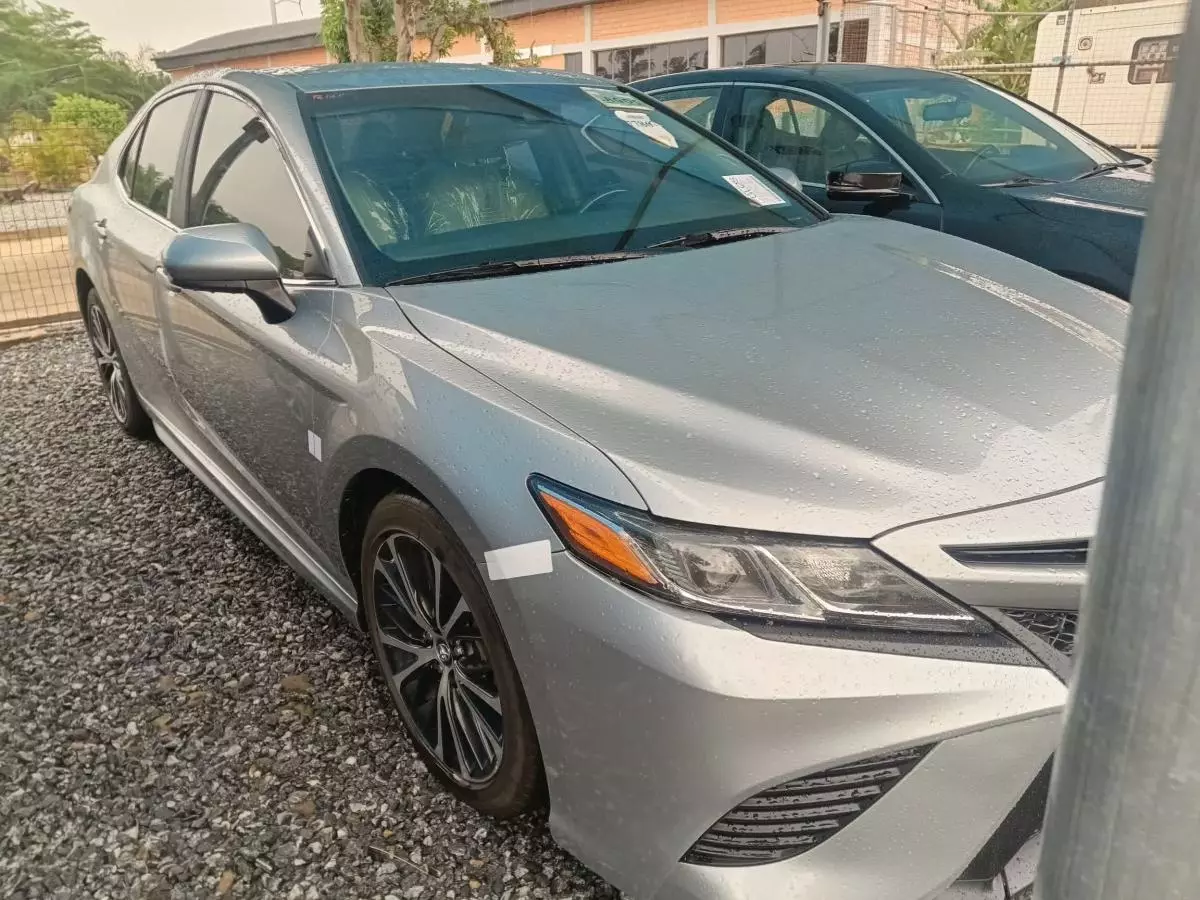 Toyota Camry   - 2018