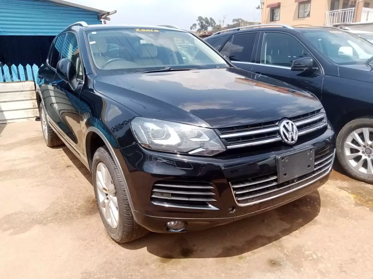 Volkswagen Touareg   - 2011