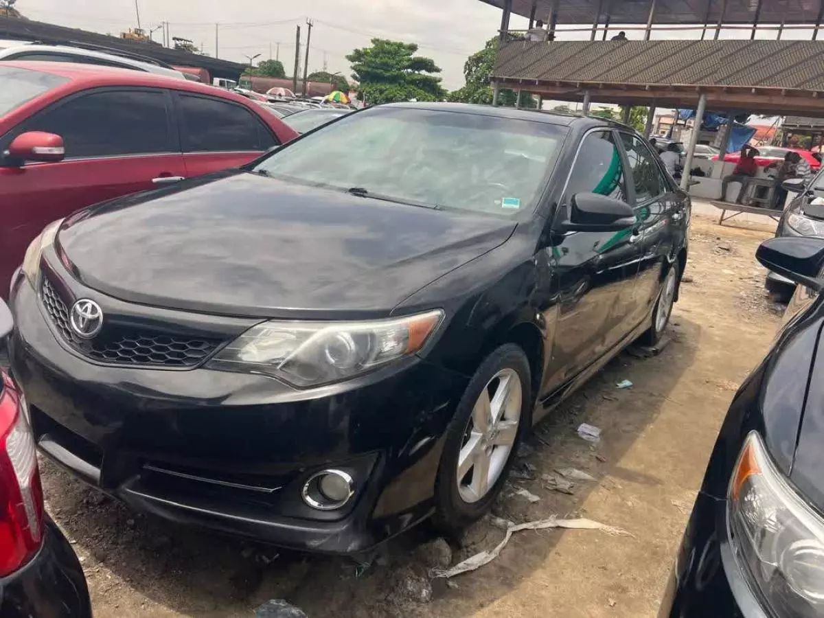 Toyota Camry   - 2012