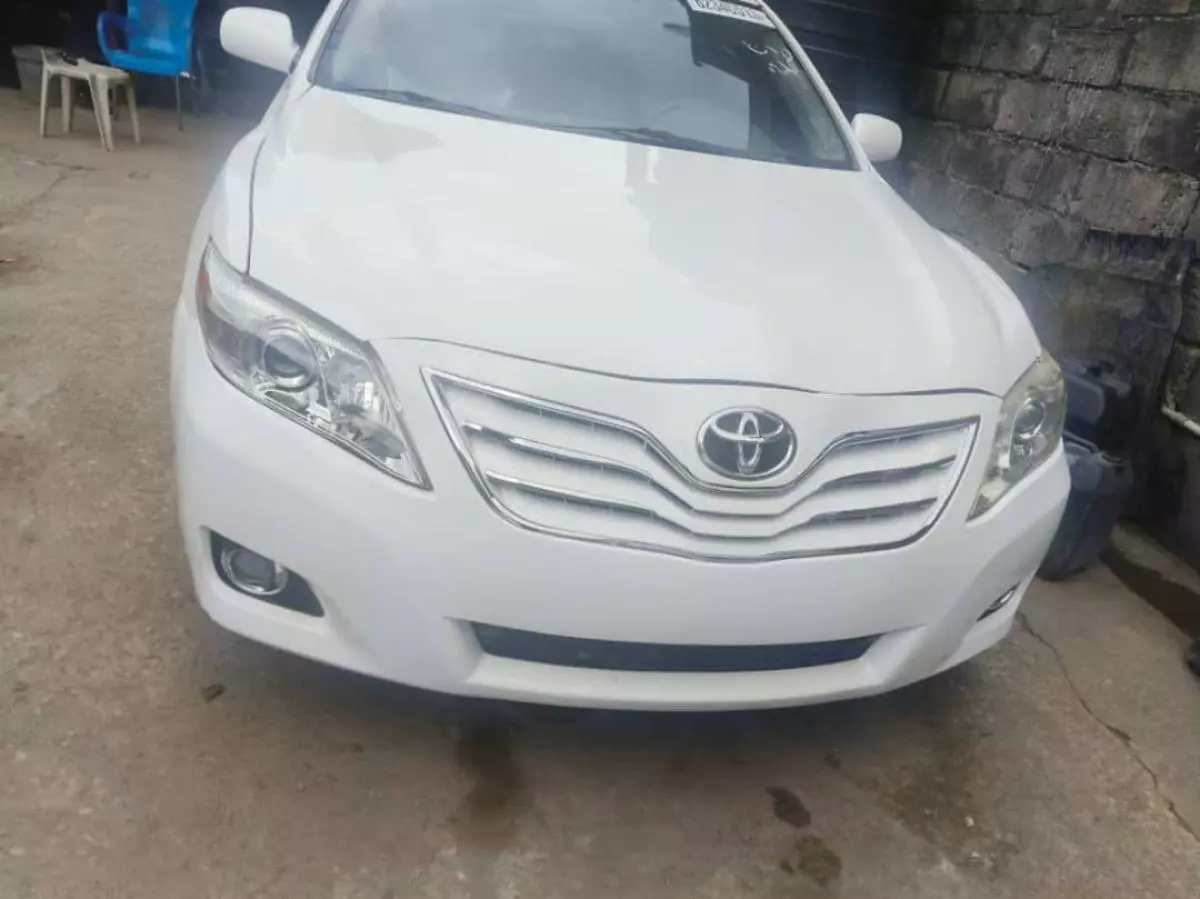 Toyota Camry   - 2010