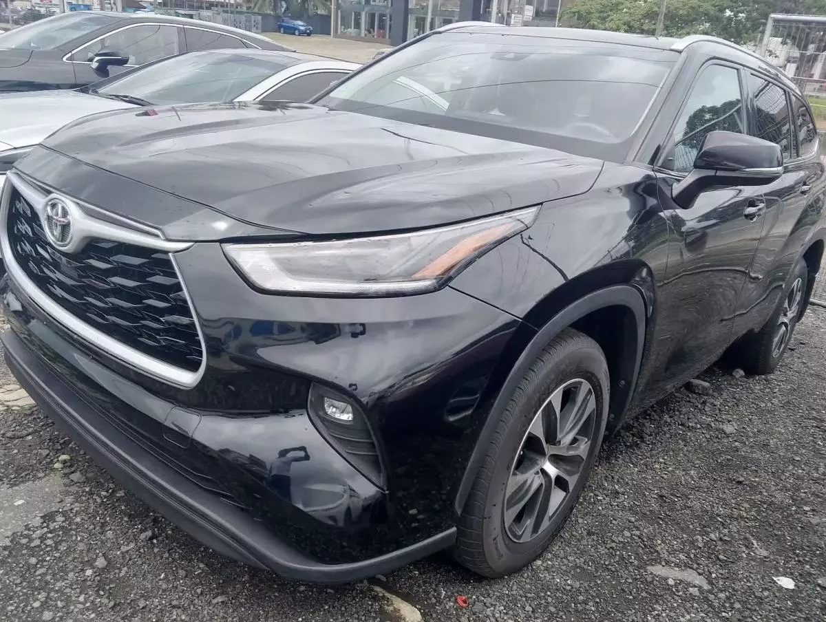 Toyota Highlander   - 2021