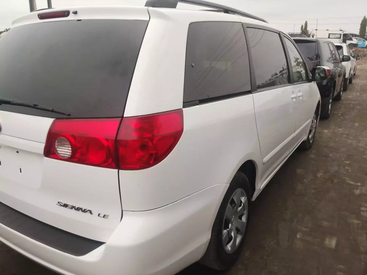 Toyota Sienna   - 2008