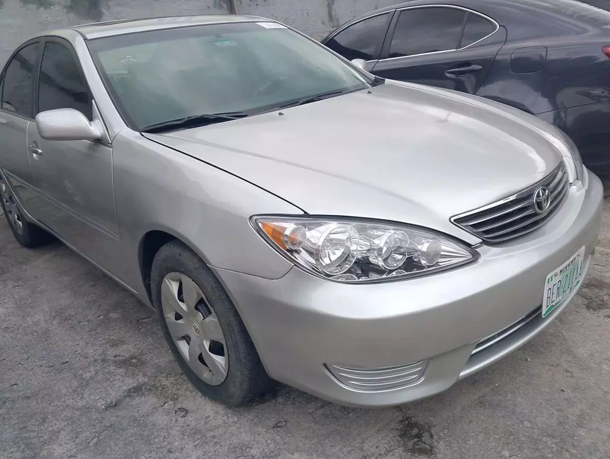 Toyota Camry   - 2005