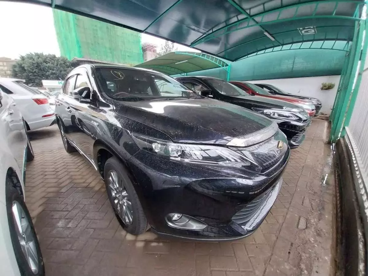 Toyota Harrier   - 2017