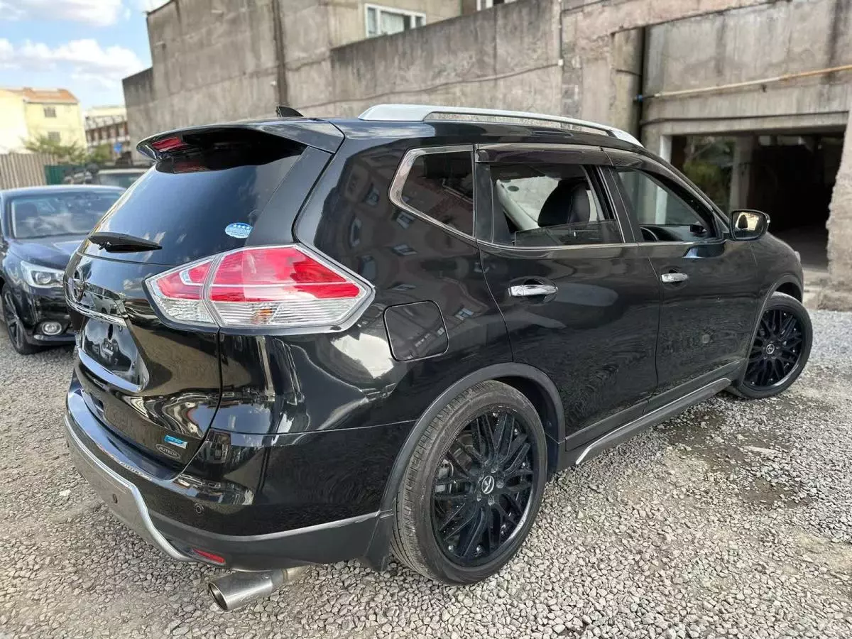 Nissan X-Trail - 2015