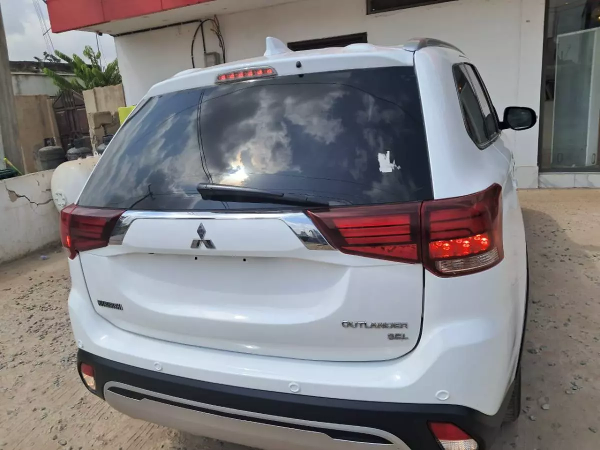 Mitsubishi OUTLANDER   - 2018