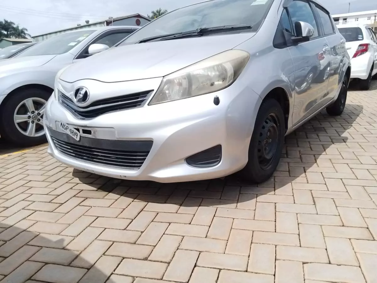 Toyota Vitz   - 2011