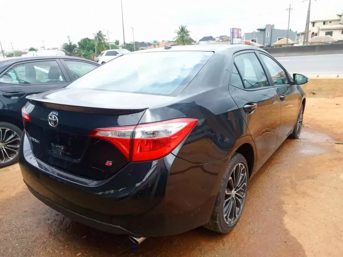 Toyota Corolla   - 2015