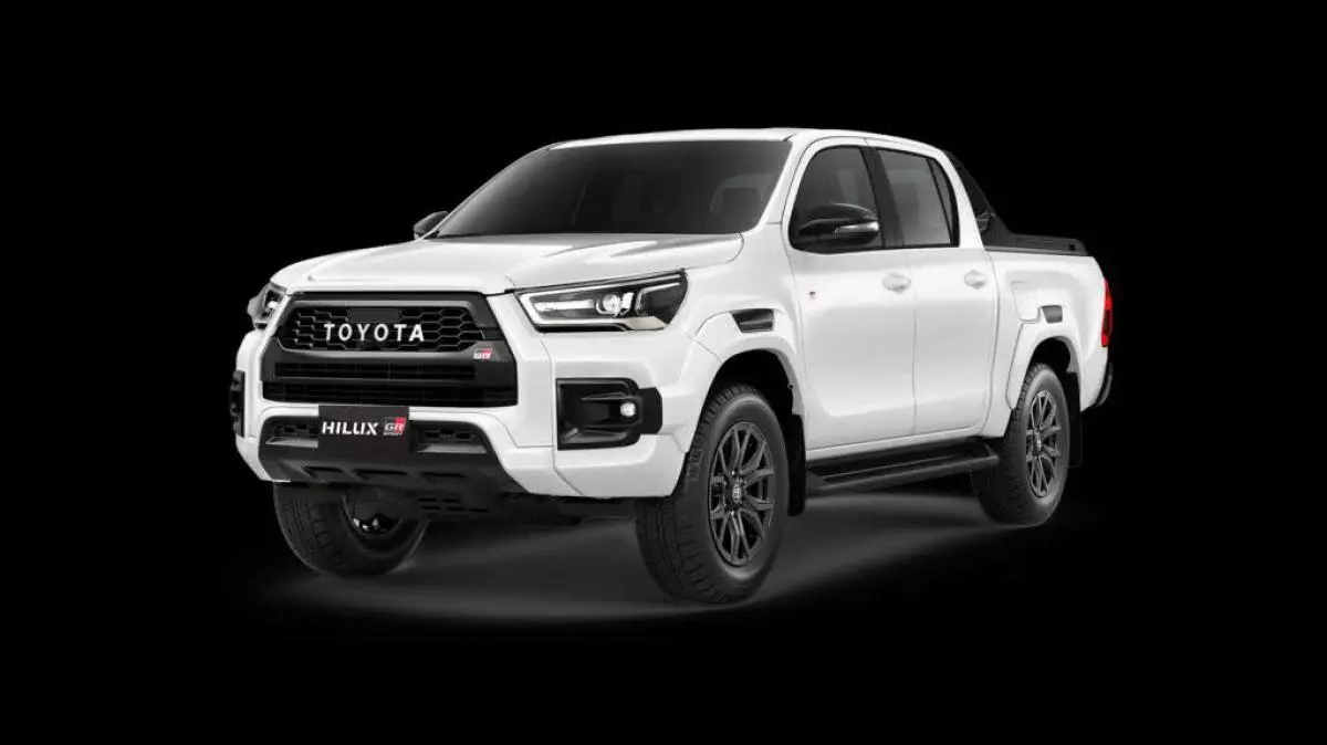 Toyota Hilux    - 2024