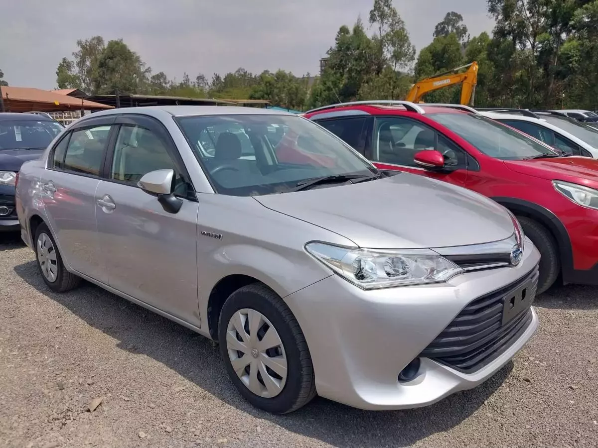 Toyota Axio hybrid    - 2017