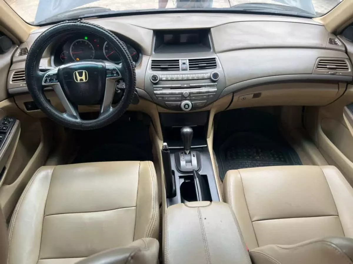 Honda Accord - 2009