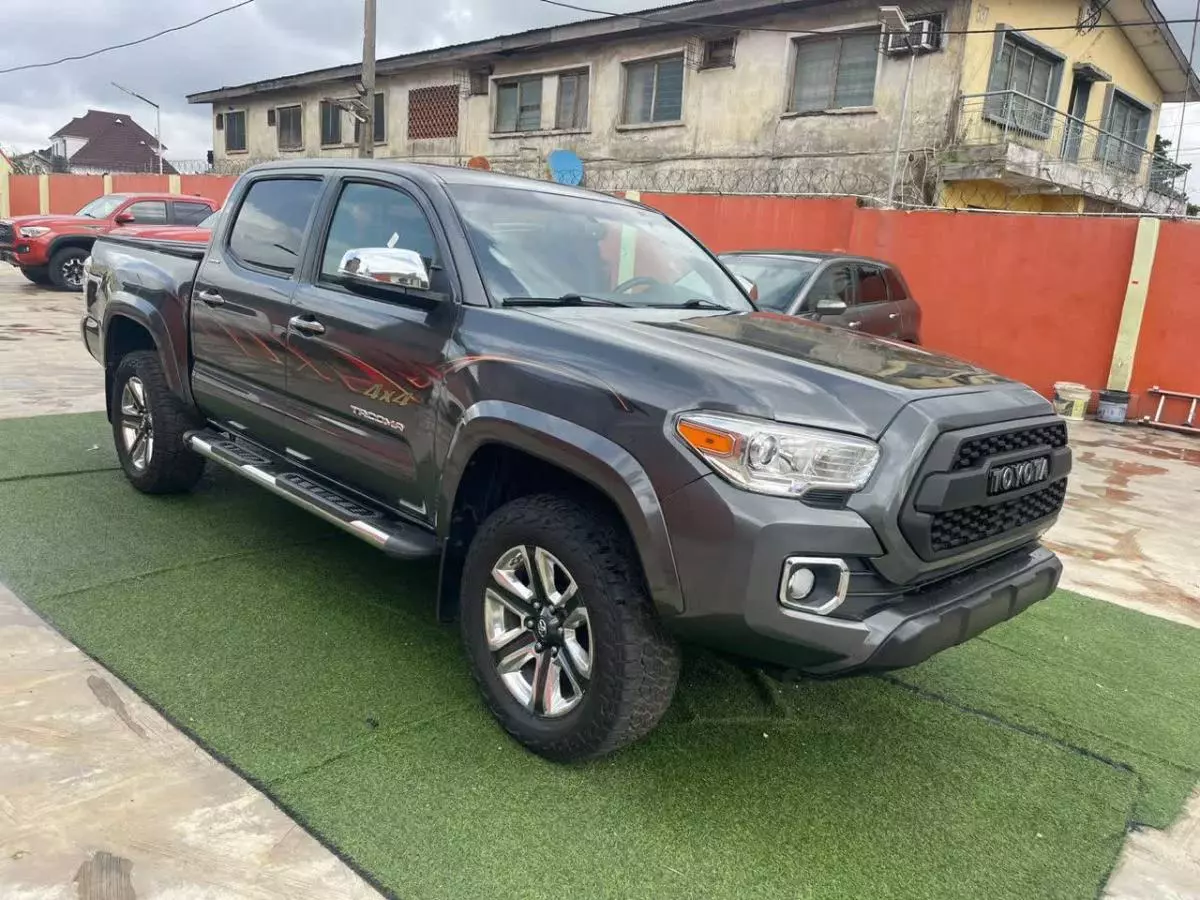 Toyota Tacoma   - 2016