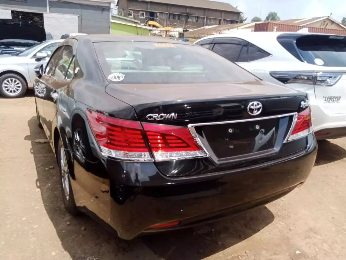 Toyota Crown Majesta   - 2015