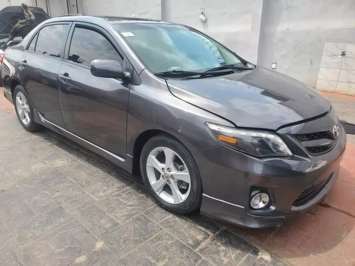 Toyota Corolla   - 2012