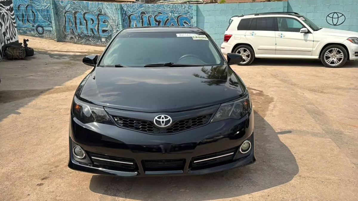 Toyota Camry   - 2013