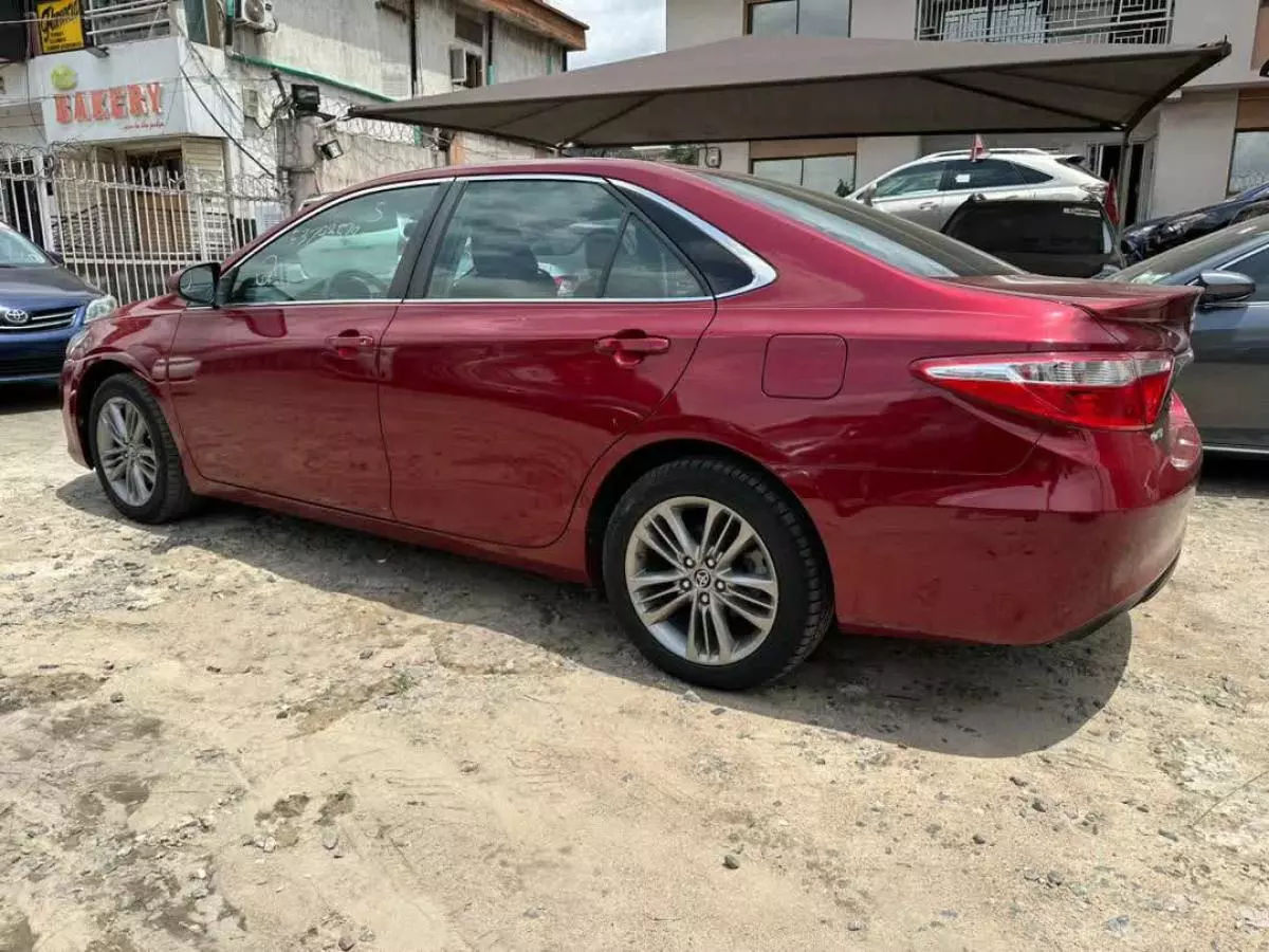 Toyota Camry - 2015