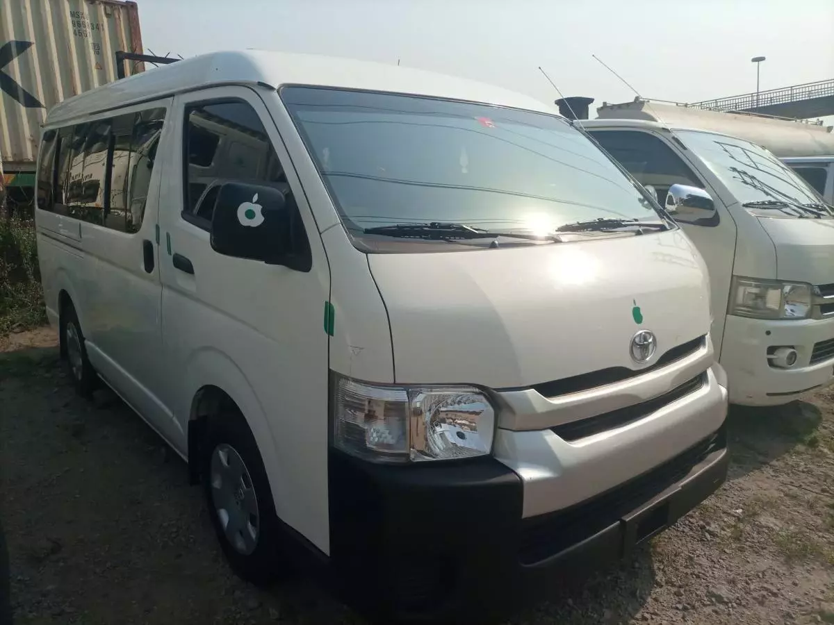 Toyota Hiace - 2013