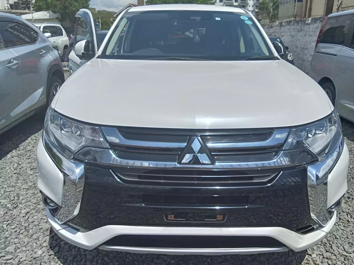 Mitsubishi Outlander hybrid    - 2017