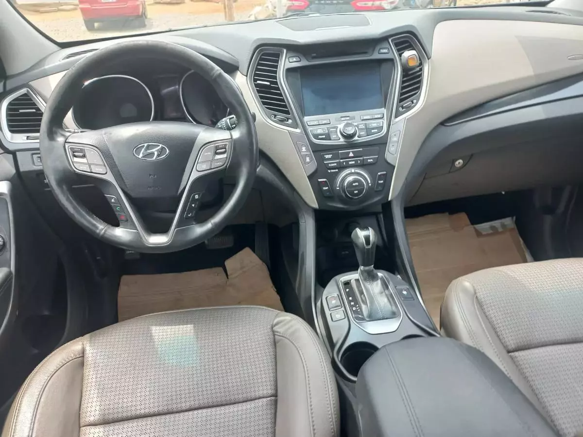 Hyundai Santa Fe - 2014