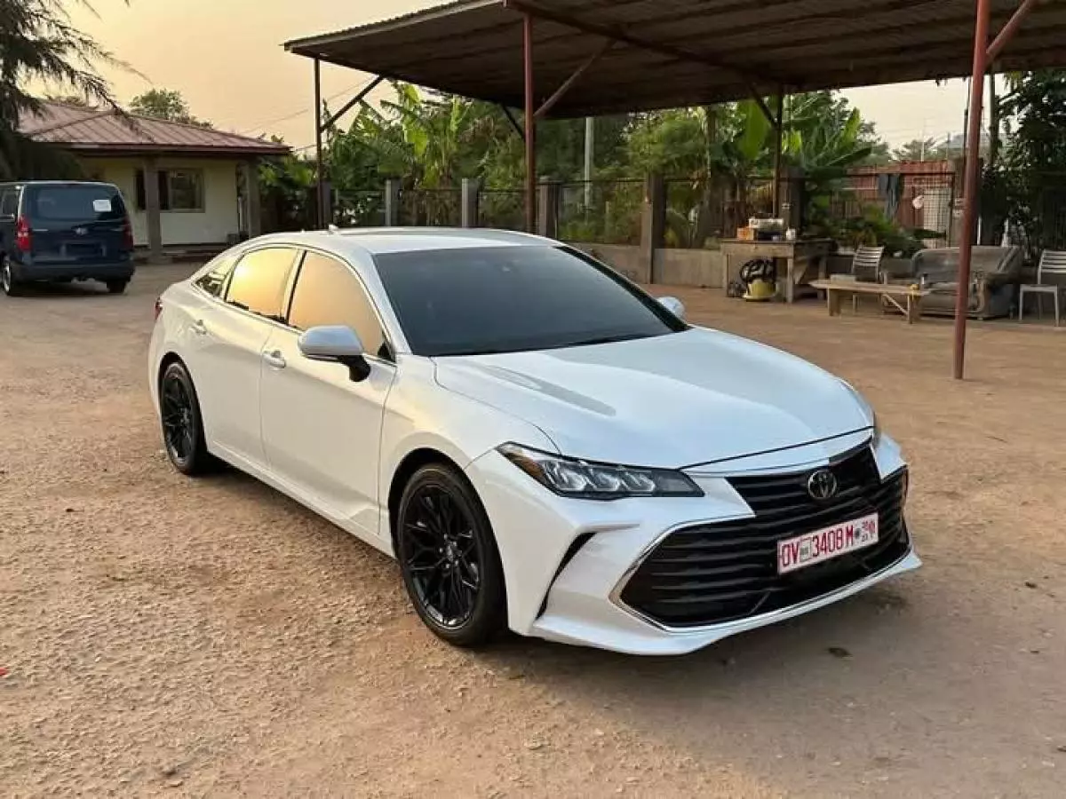 Toyota Avalon   - 2019