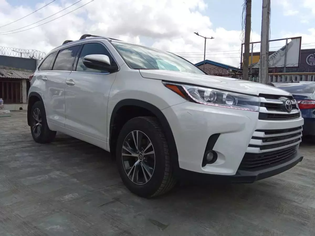 Toyota Highlander   - 2016